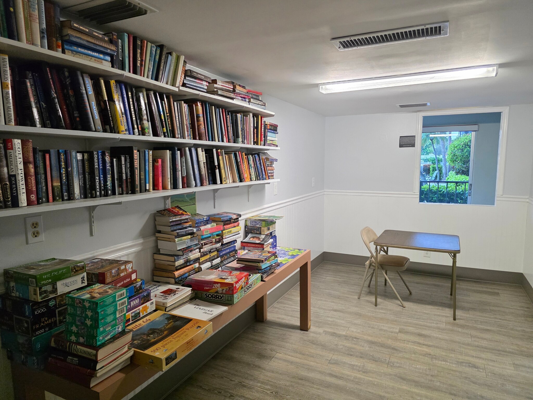 Reading Nook/Library - 2901 26th St W