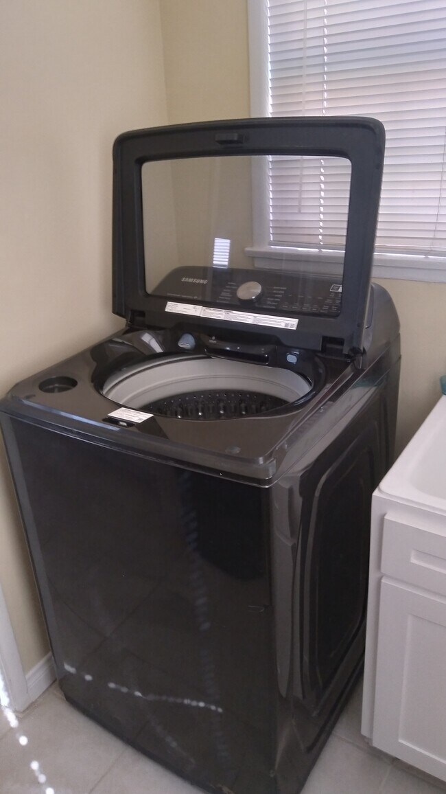 Building Photo - 2724 W Caldwell St