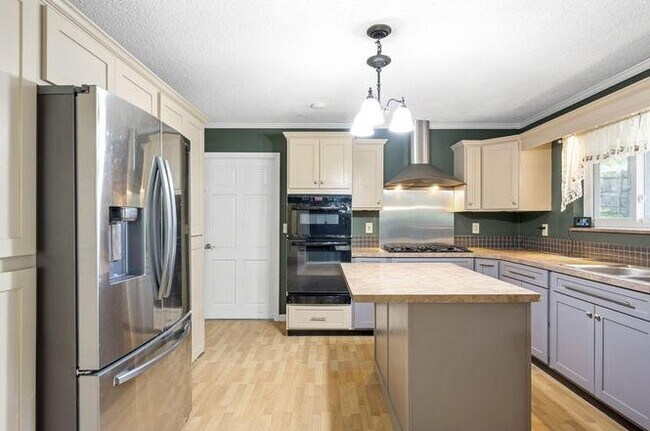 Building Photo - 4717 Brentwood Dr