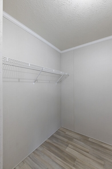 Building Photo - 4418 E Daisy Ln