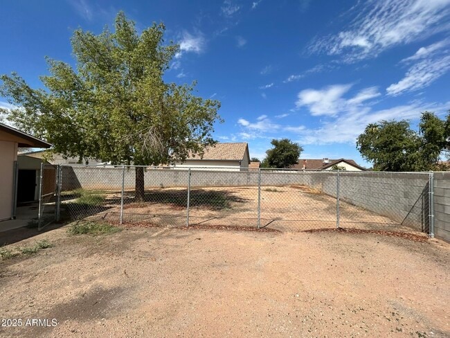 Building Photo - 523 N Los Feliz Dr