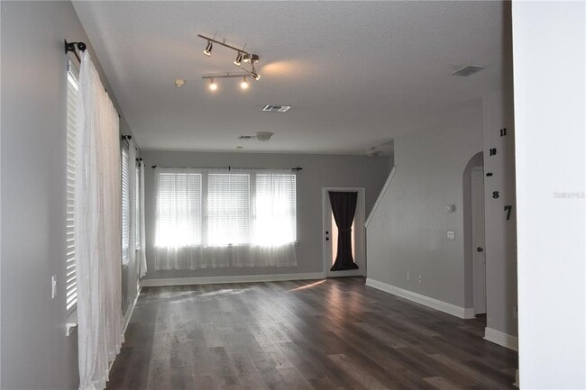 Building Photo - 12964 Emersondale Ave