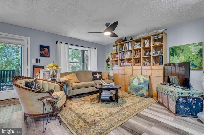 Building Photo - 4013 Carousel Way