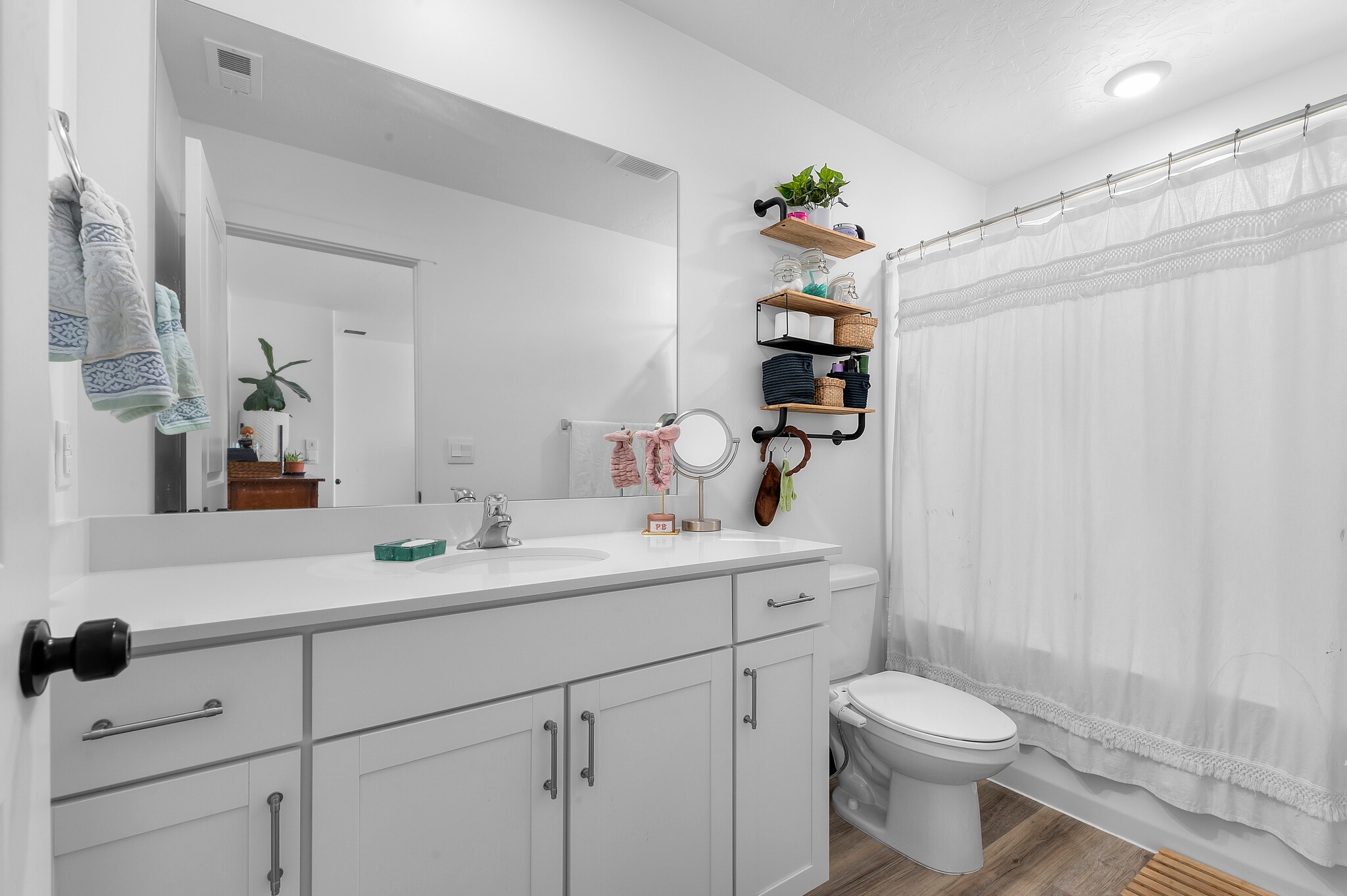 in-room full bath - 678 W 1870 S