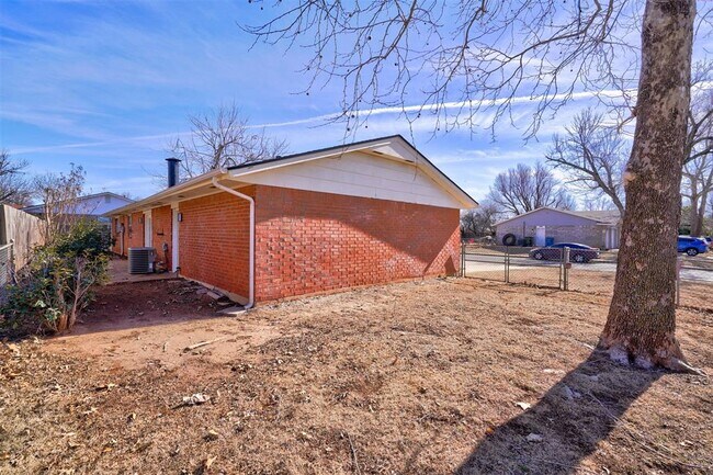 Building Photo - 629 Parkhurst Terrace