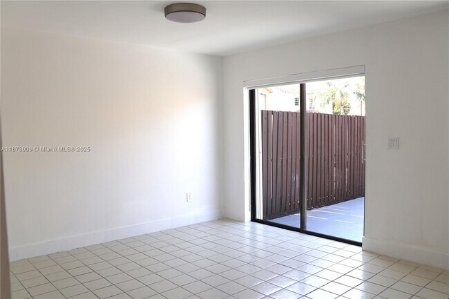 Building Photo - 10170 SW 137th Pl