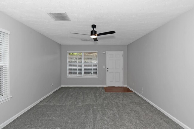 Building Photo - Available Now this Beautiful 4-Bedroom 2.5Baths Home in Stockbridge, GA!