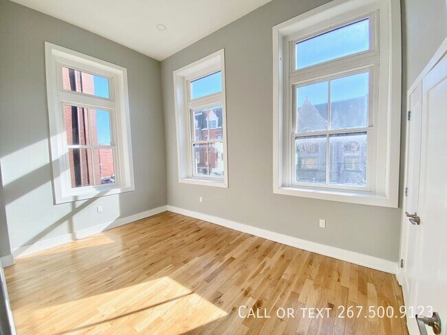 Building Photo - 1523 W Girard Ave