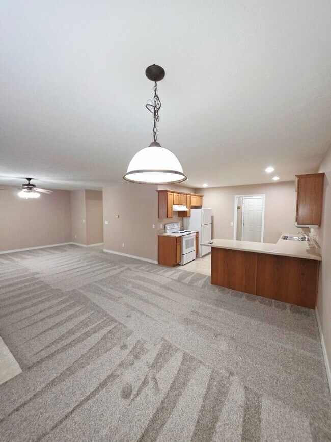 Building Photo - 1209 Viola St