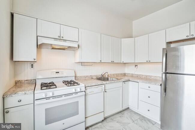 Building Photo - 4373 Cresson St