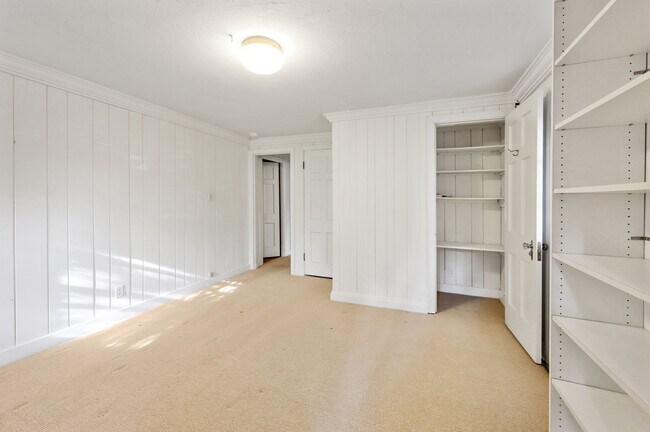 Building Photo - 5325 Chevy Chase Pky NW