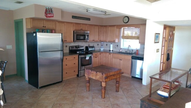 Building Photo - 8 Juniper Dr
