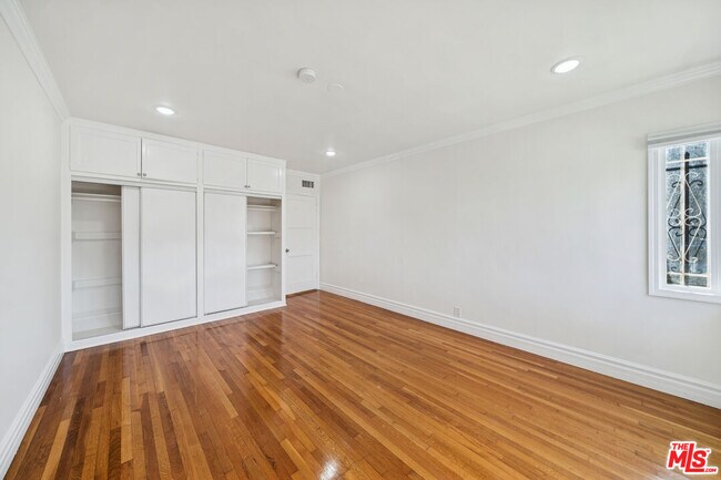 Building Photo - 112 S Detroit St