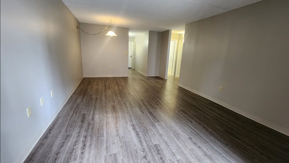 Building Photo - 1 S Point Dr