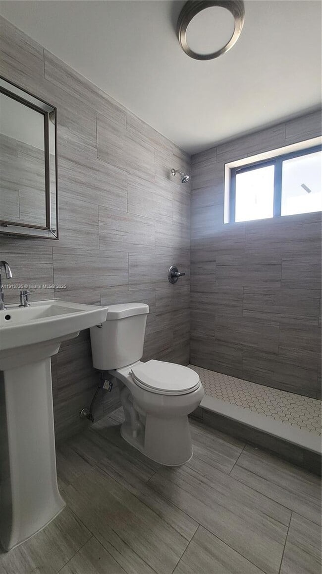 Building Photo - 2150 SW 26th St