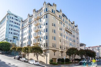 Building Photo - Pacific Heights: Unfurnished 4th Floor Apt w/ Optional Garage Parking & Shared Roof Deck Availabl...