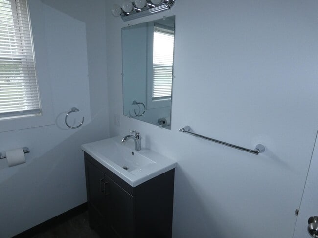 Building Photo - 508 N 4th St