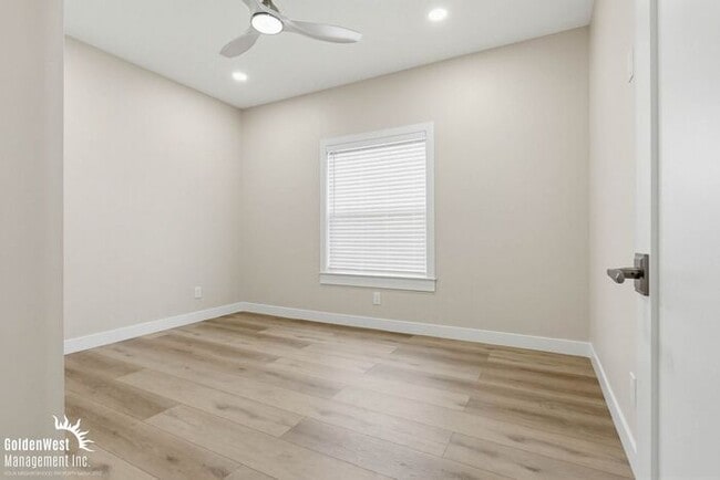 Building Photo - Beautifully Renovated 4Bdm 2Ba Apartment with Modern Finishes in San Diego!