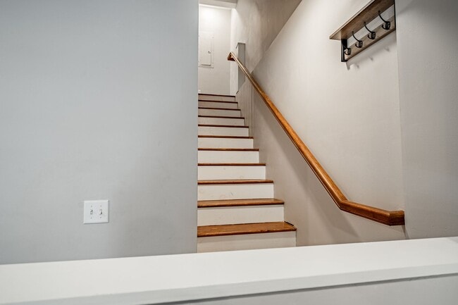 Building Photo - 235 E Market St