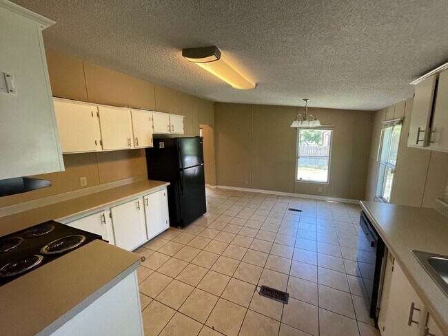 Building Photo - Nice three bedroom two bath modular home i...