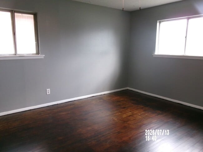 Building Photo - Spacious home with lots of personality located in Lawton Heights