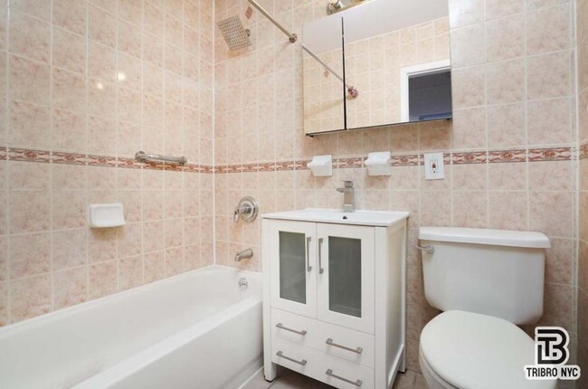 Building Photo - 4 bedroom in Brooklyn NY 11207