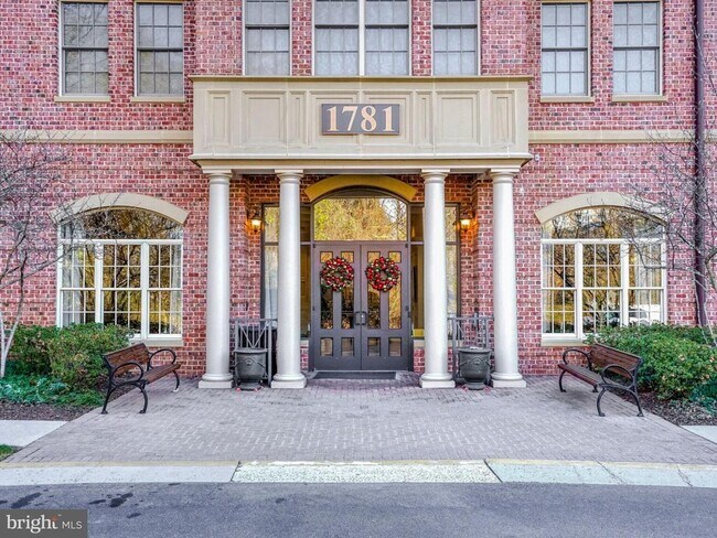 Building Photo - 1781 Chain Bridge Rd