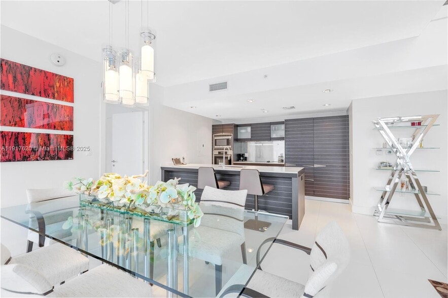 Building Photo - 200 Biscayne Boulevard Way