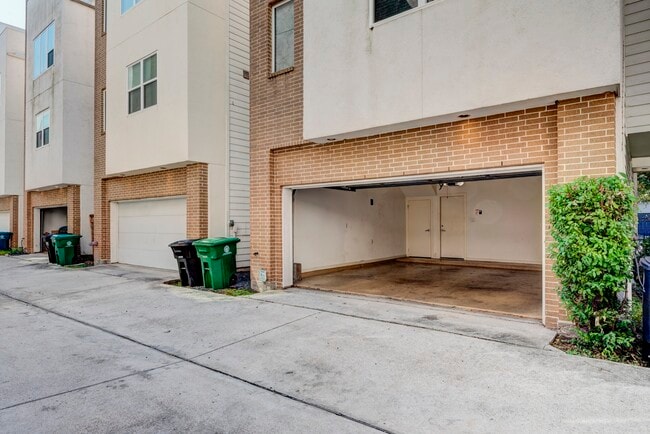 Building Photo - 1220 Summer St