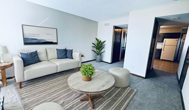 Building Photo - Millwood Townhomes: Convenient access to Lake Tapawingo area