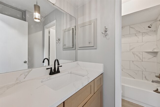 Building Photo - 14035 Utopia Dr