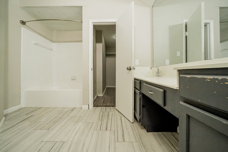 Building Photo - 1307 Jasmine Dr