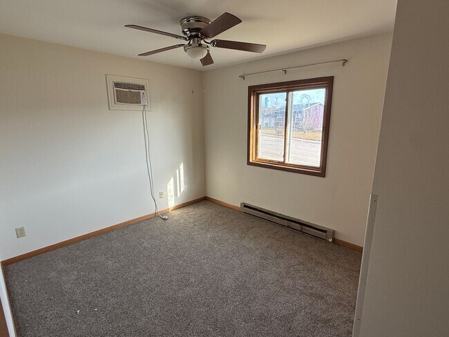 Building Photo - 4 Bedroom, 2 Bath Home for Rent in Black Hawk SD