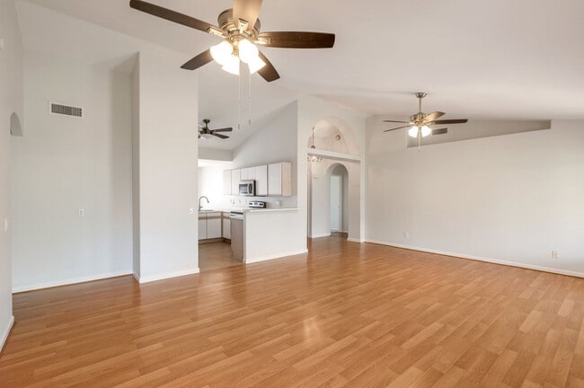 Building Photo - Stylish 3-Bedroom Home with Pool in Phoenix