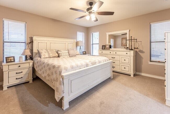 Building Photo - 117 Holly Hill Dr