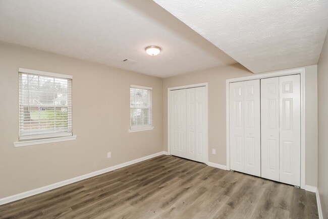 Building Photo - 6492 Meadowlark Dr