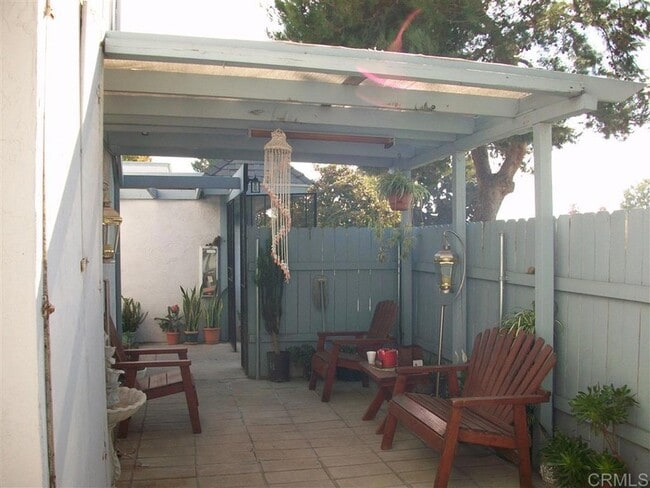 Building Photo - 1640 Maple Dr