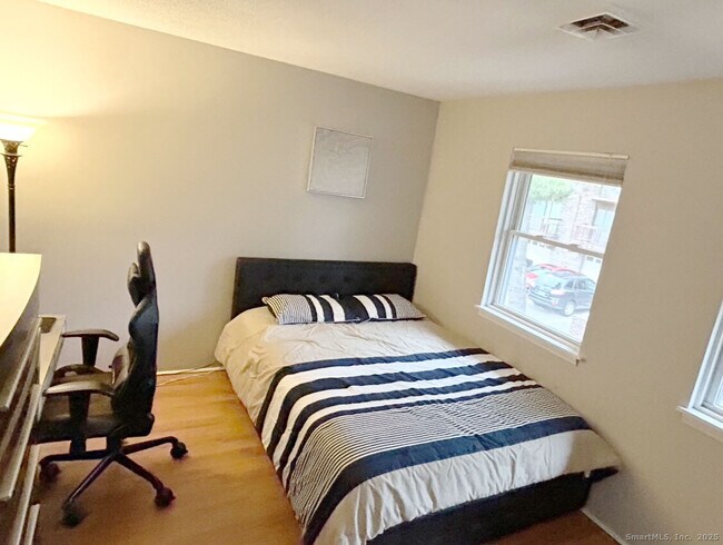 Building Photo - 322 Knapps Hwy