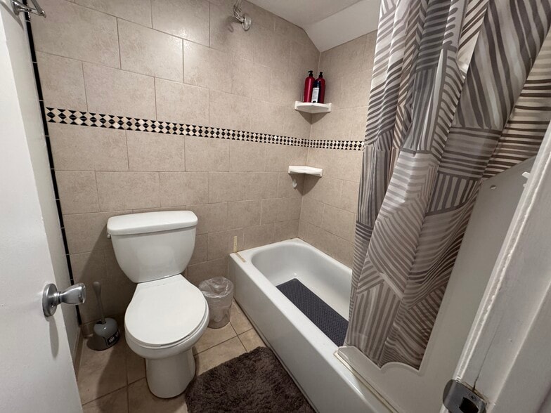 Master bath - 5300 E Cherry Creek South Dr