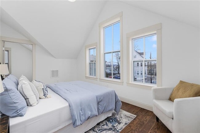 Building Photo - 214 Camp St