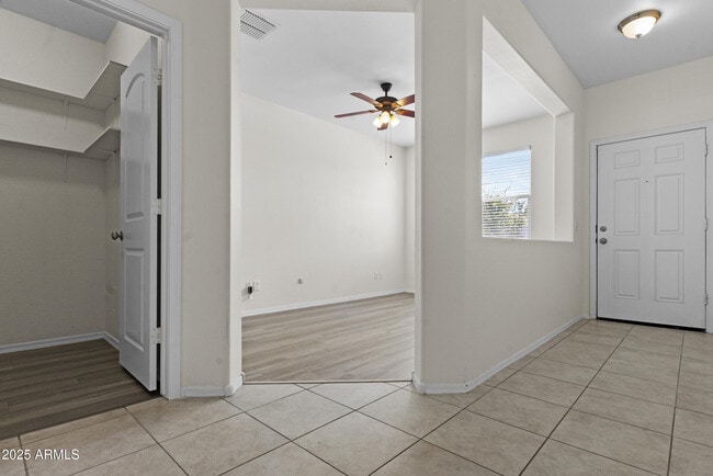 Building Photo - 5904 S 30th Ln