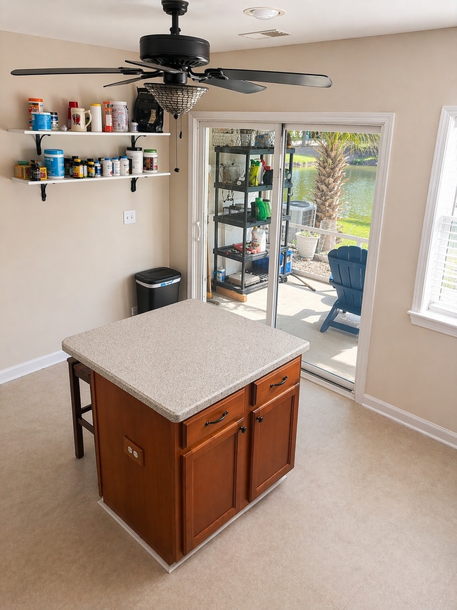 Building Photo - Three Bedroom Townhome Available!