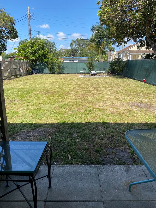 Building Photo - 926 N 16th Ave