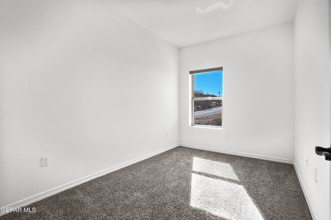 Building Photo - 6315 Escondido Dr