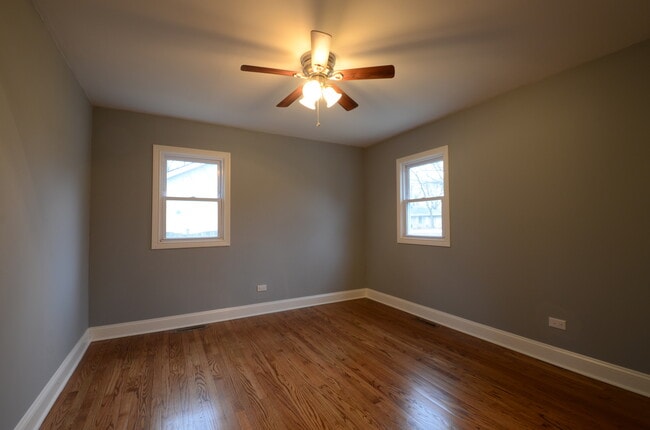 Building Photo - 23247 W N Lakewood Ln