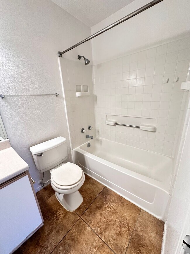 Building Photo - Move in Special 1/2 off 1st month rent! 3 Bedroom 2 Bath 2 Car Garage w/ Fenced in Yard