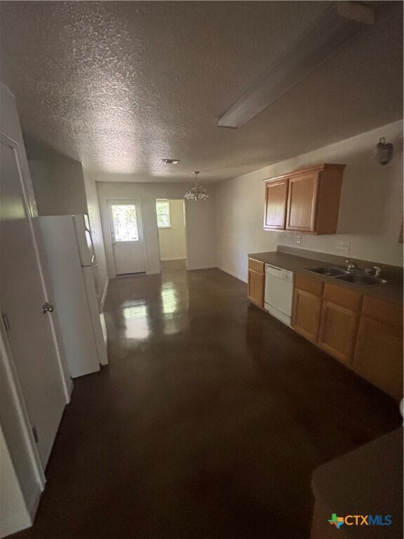 Building Photo - 105 Kings Ct