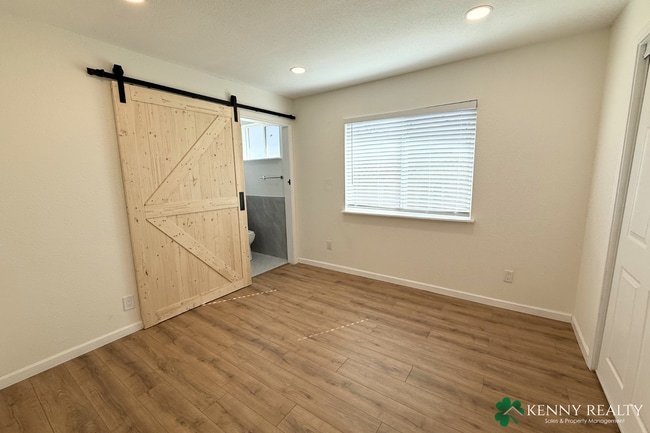 Building Photo - Remodeled 3 BD/2 BA Home with Private Entrance and Backyard