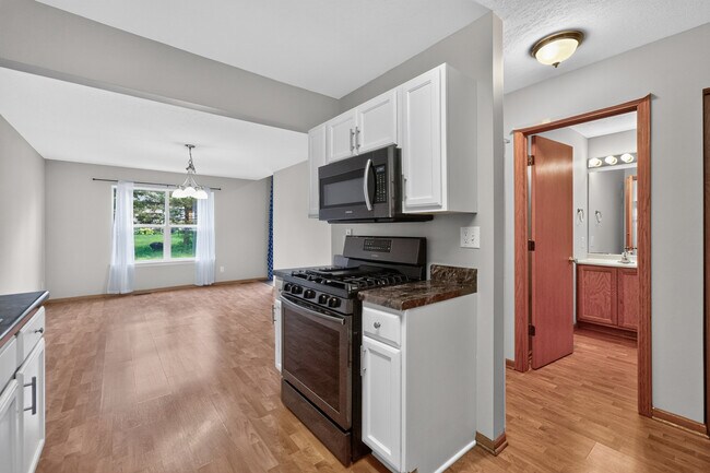 Building Photo - 1110 Rose Dr