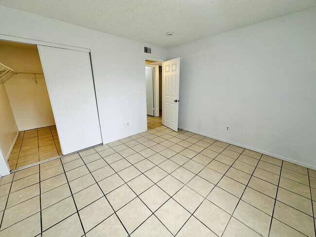 Building Photo - 3620 Ala Dr